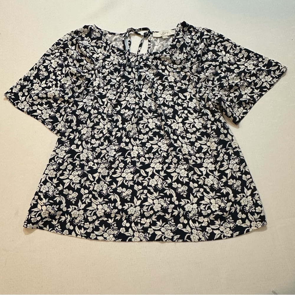 LOFT Black White Floral Blouse Women’s Small Short Sleeve Keyhole Top